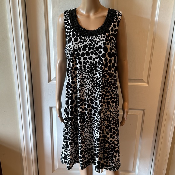 Tiana B. Dresses & Skirts - Embellished White dress black polka Dots XL Tiana B Scoop Neck Shift Preowned
